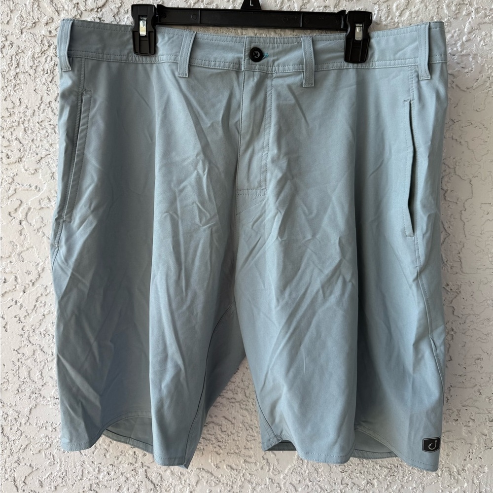 Avid fishing shorts size 36
